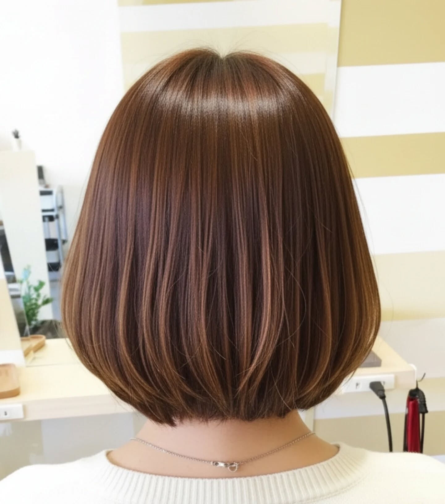 シンプルでありながら洗練された印象を与えるボブスタイルは、仕